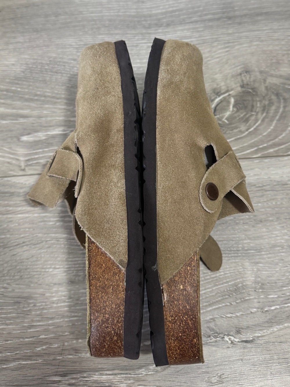 Wear.Ever Bear Traps Lela Suede Clogs Women’s 7 Taupe Boston Style slip ons - Picture 10 of 13
